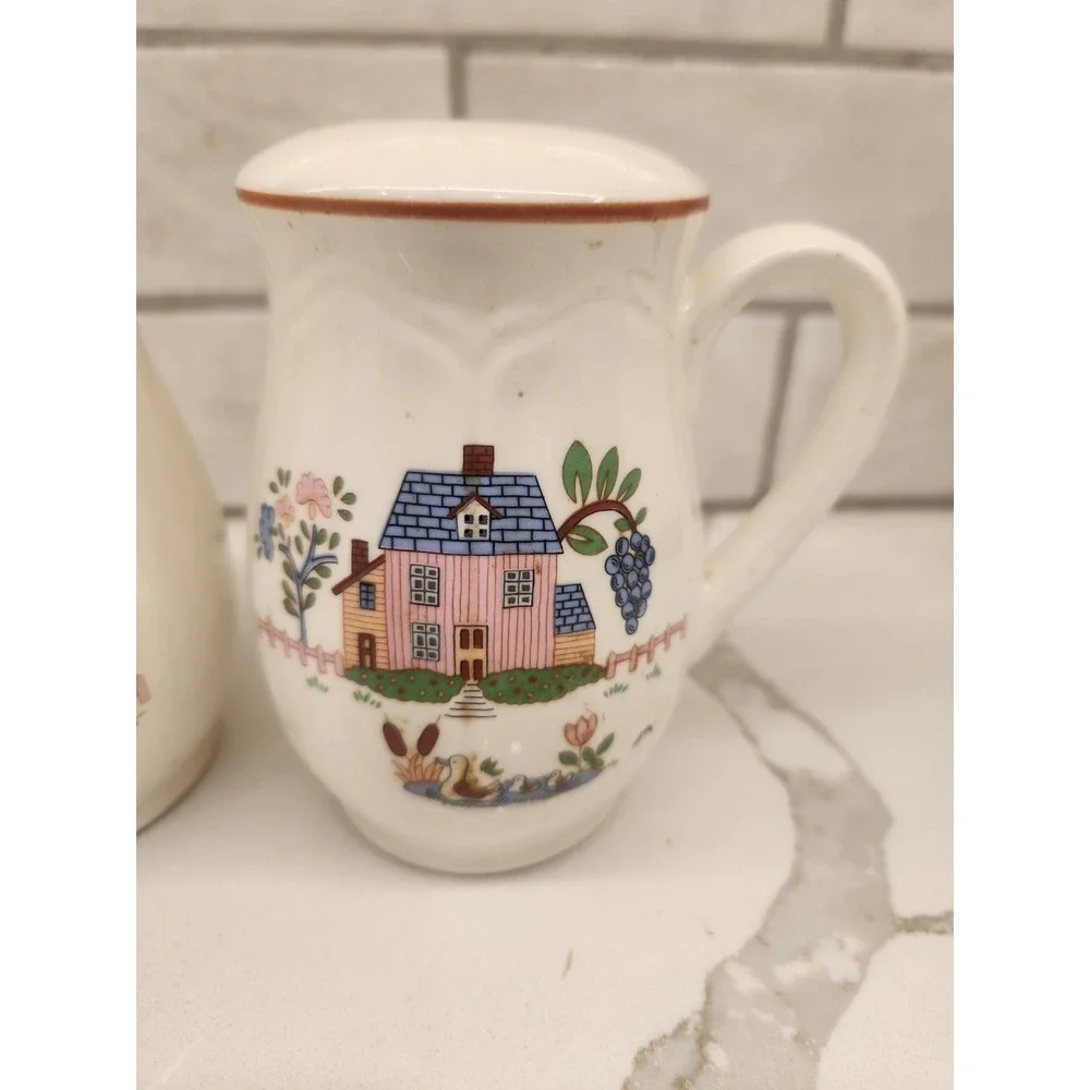 Vintage Ceramic Jamestown China Country Home Salt & Pepper Shaker Set Grannycore
